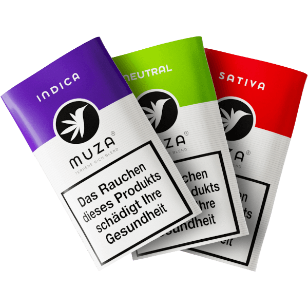 Muza CBD-Produkte: Drei farbenfrohe Packungen in Violett, Grün und Rot, jeweils mit Indica, Neutral und Sativa gekennzeichnet. Terpen-reiche Tabakersatzmischungen, versehen mit einer Gesundheitswarnung. Ideal für Raucher, die eine Alternative suchen.