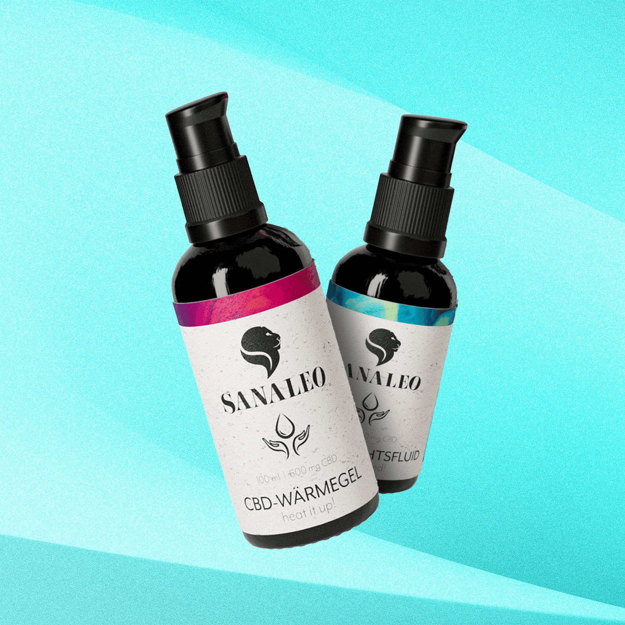 Zwei schwarze Pumpflaschen von Sanaleo auf blauem Hintergrund. Links: CBD-Wärmegel mit rosa Etikett, 100 ml, 600 mg CBD. Rechts: Sportfluid mit blauem Etikett. Ideal für Entspannung und Körperpflege.