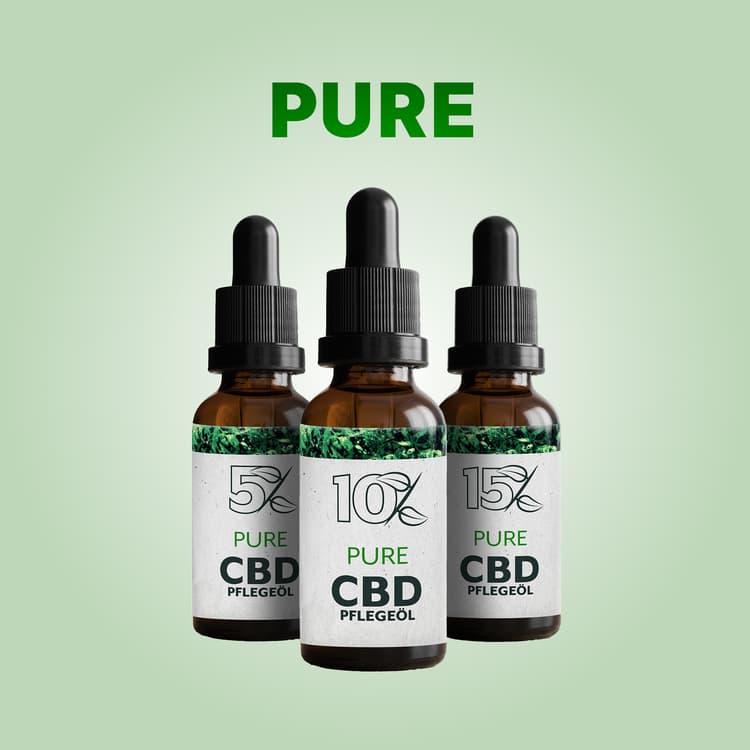 Drei Flaschen Pure CBD Pflegeöl mit Pipette in verschiedenen Konzentrationen (5%, 10%, 15%) vor grünem Hintergrund für Online-Shop für CBD-Produkte.