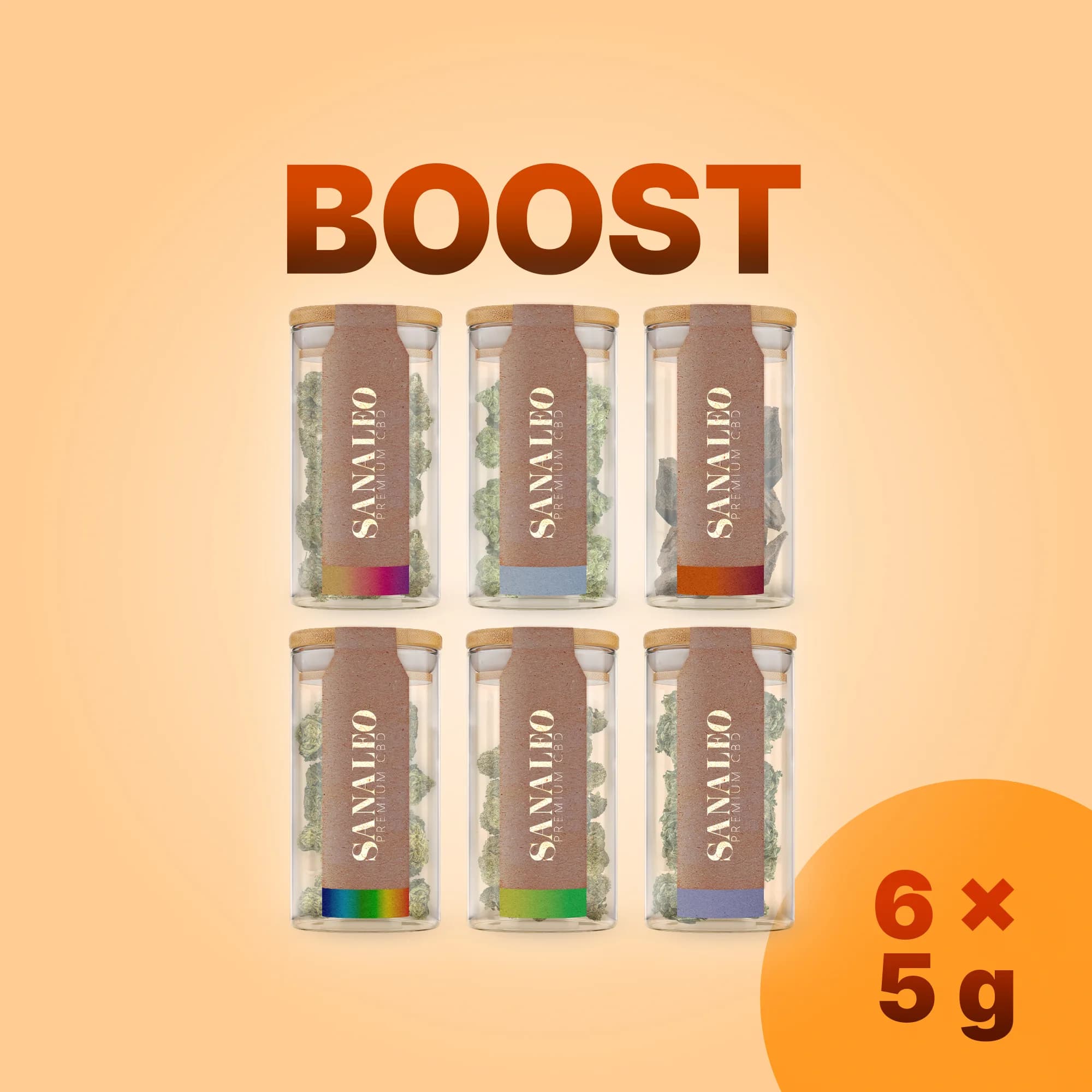 Sechs Glasdosen mit Sanaleo CBD-Blüten, 6×5 g, farbige Etiketten und Holzdeckel
